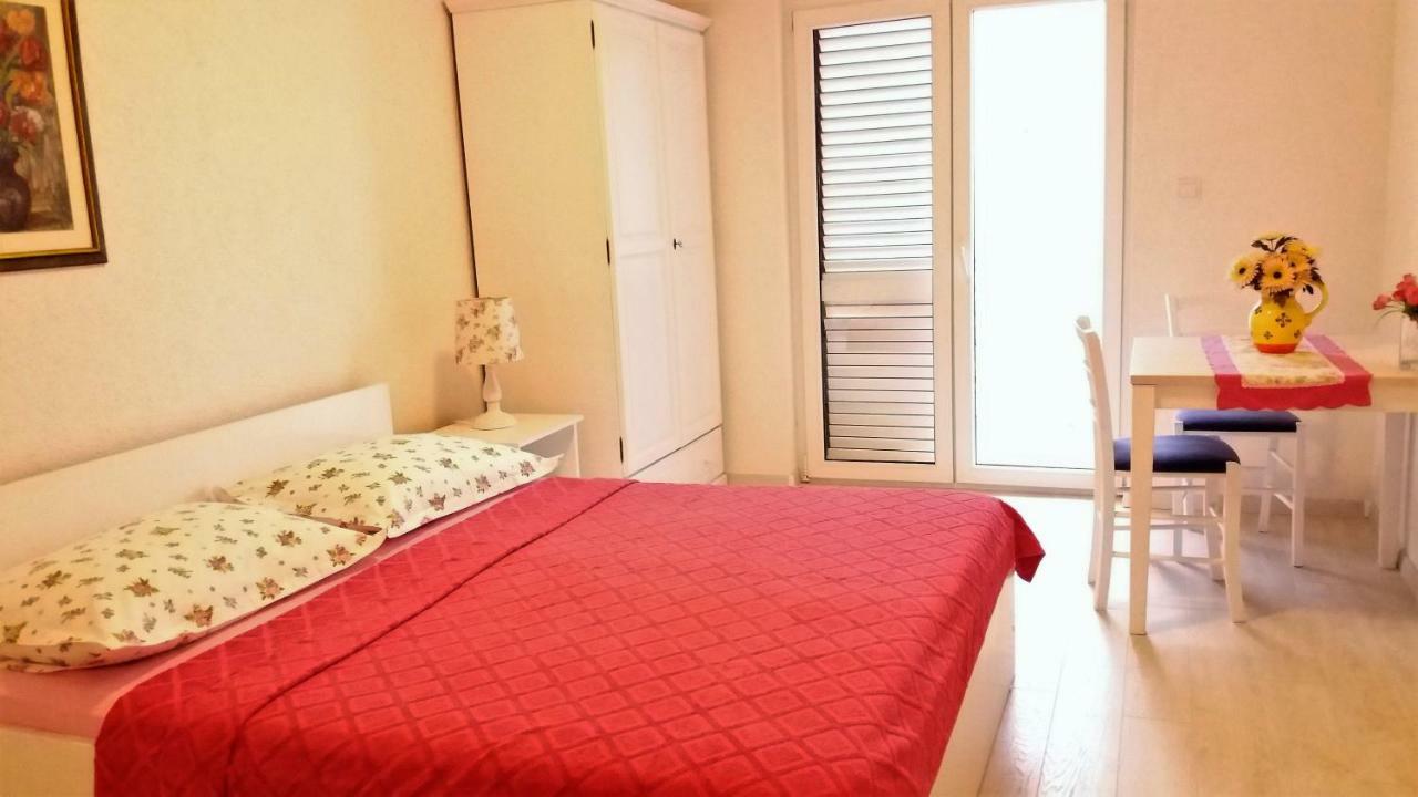 Apartments Vekic Makarska Exterior foto
